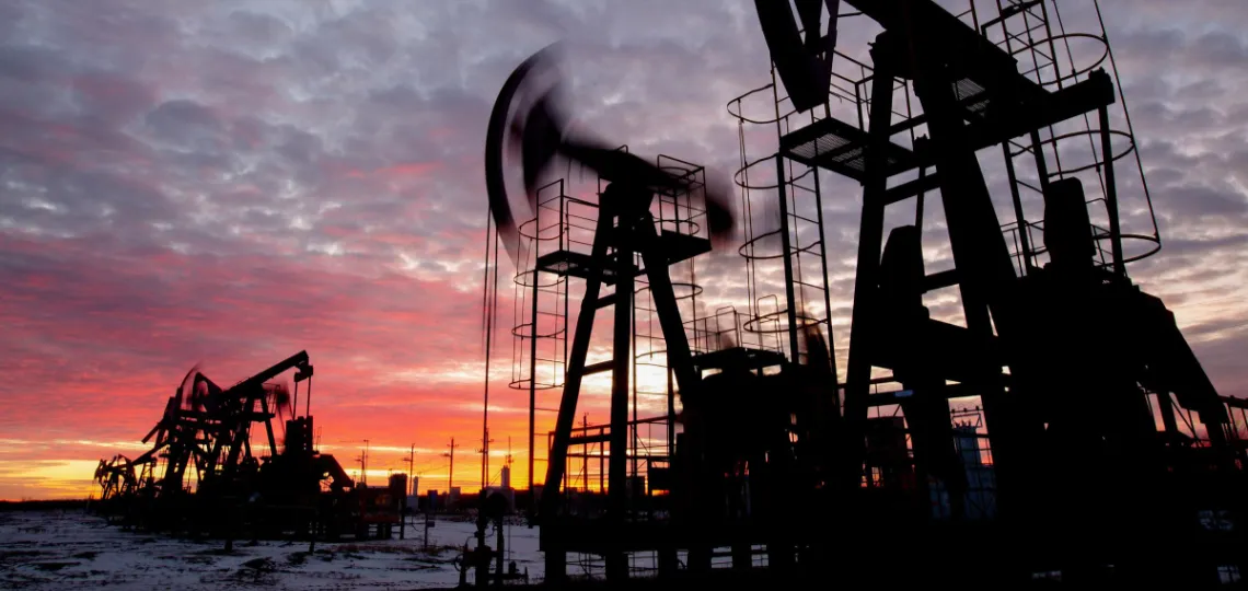 Oil stabilises below $63 as markets watch Ukraine talks