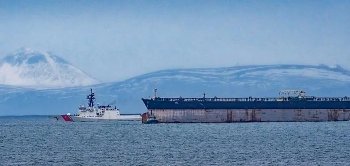 Le pétrolier russe saisi par Washington entre dans les eaux britanniques pour ravitaillement